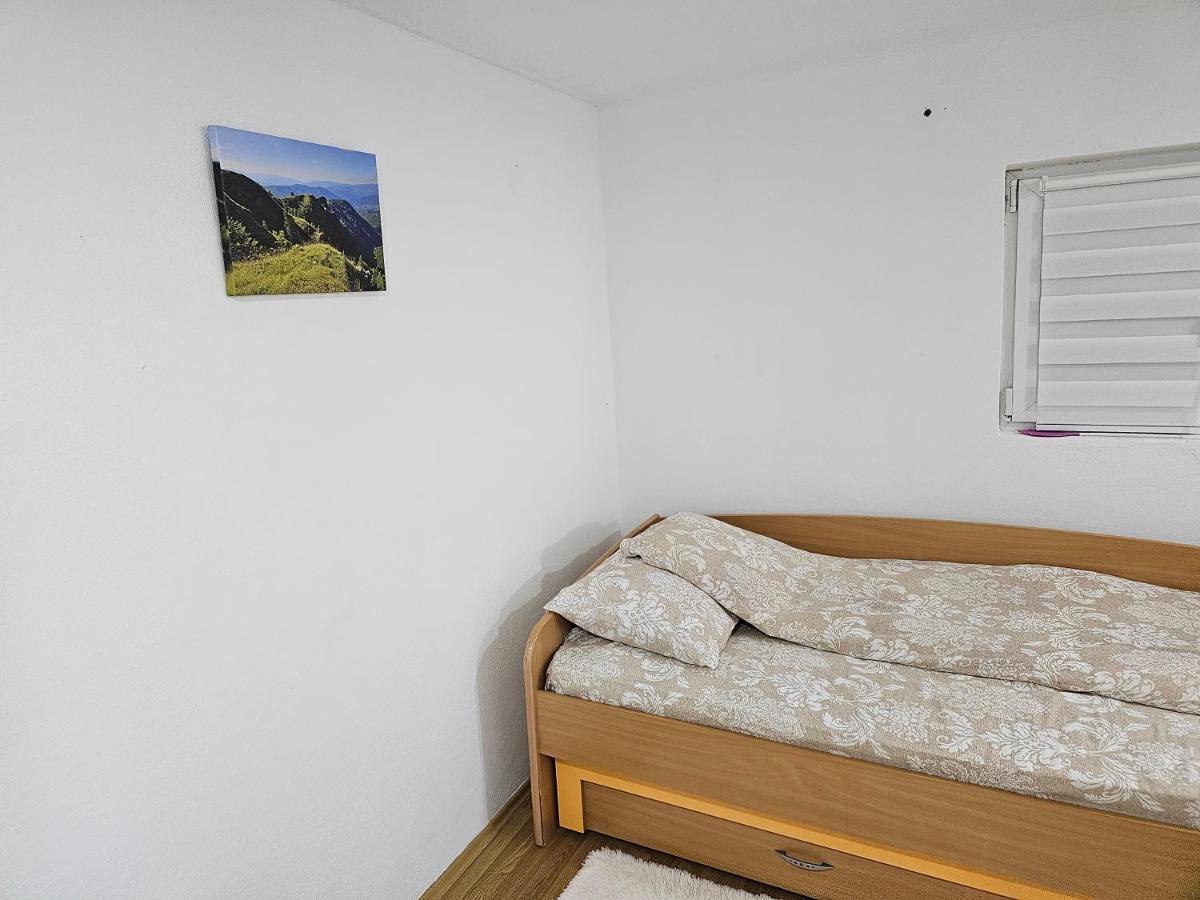 Apartment Kuca Vasiljevica 064/16 88 141 *